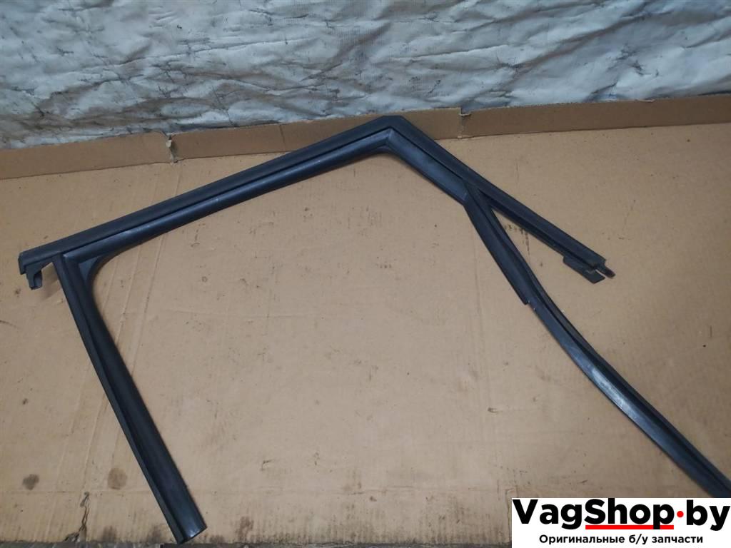 направляющая стекла Audi Q5 8R 2011, 3.0 л., TDi, CCW, дизель, АКПП, серый, внедорожник 5 дв., полный привод, 8R0839439G - фото №1