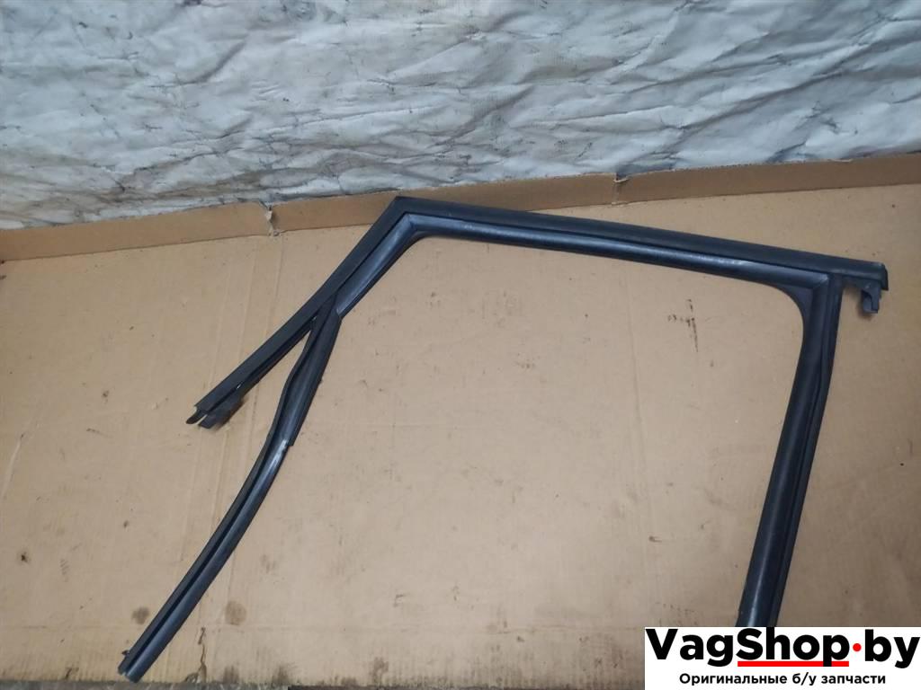 направляющая стекла Audi Q5 8R 2011, 3.0 л., TDi, CCW, дизель, АКПП, серый, внедорожник 5 дв., полный привод, 8R0839440G - фото №1