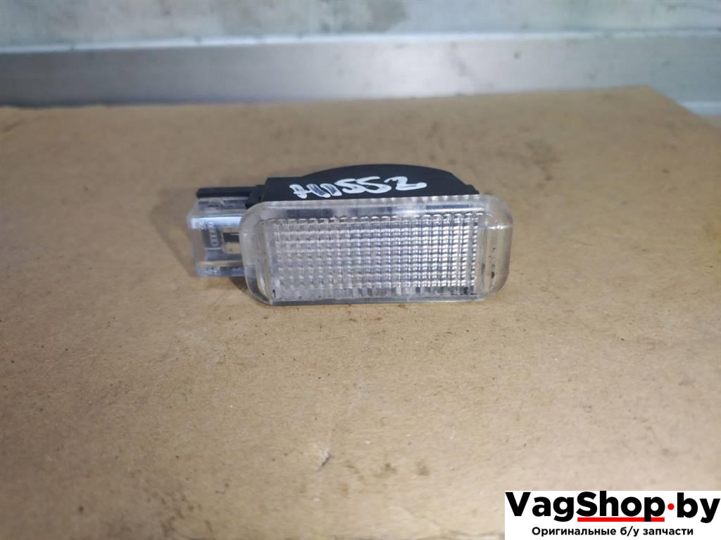 фонарь салона (плафон) Audi Q5 8R 2011, 3.0 л., TDi, CCW, дизель, АКПП, серый, внедорожник 5 дв., полный привод, 4B0947416A - фото №1