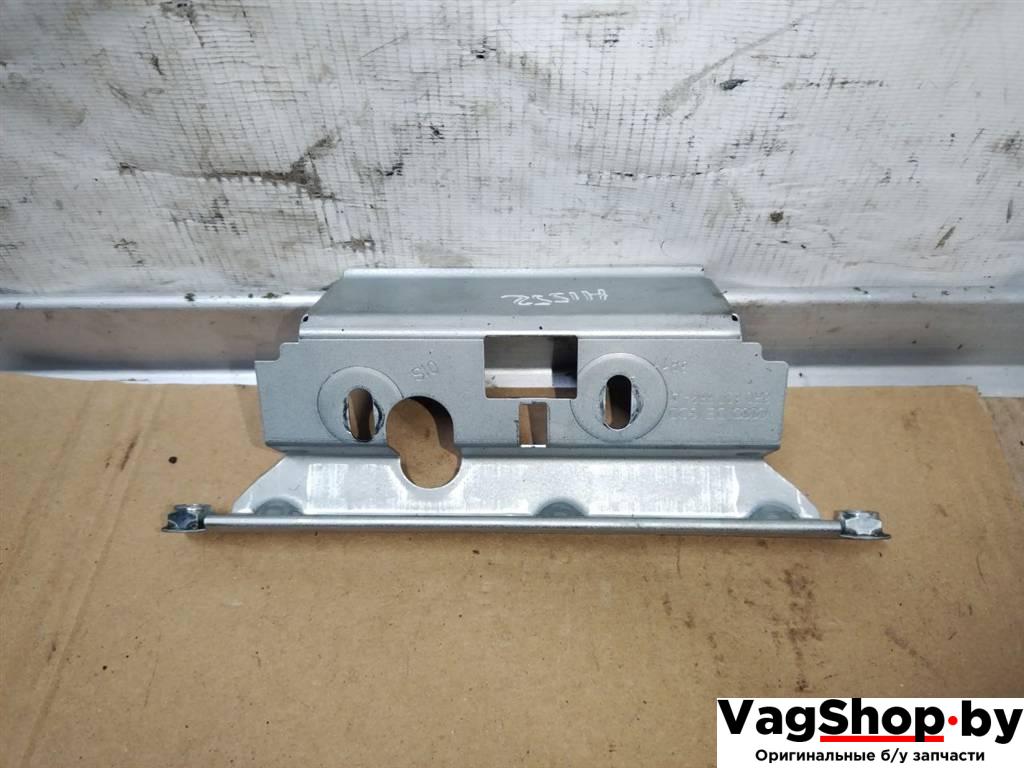 кронштейн (крепление) Audi Q5 8R 2011, 3.0 л., TDi, CCW, дизель, АКПП, серый, внедорожник 5 дв., полный привод, 8R0827569A - фото №1