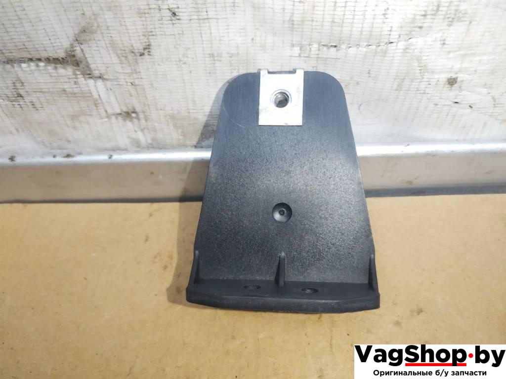 кронштейн (крепление) Audi Q7 4L 2007, 3.0 л., TDi, BUG, дизель, АКПП, черный, внедорожник 5 дв., полный привод, 4L0831541 - фото №1