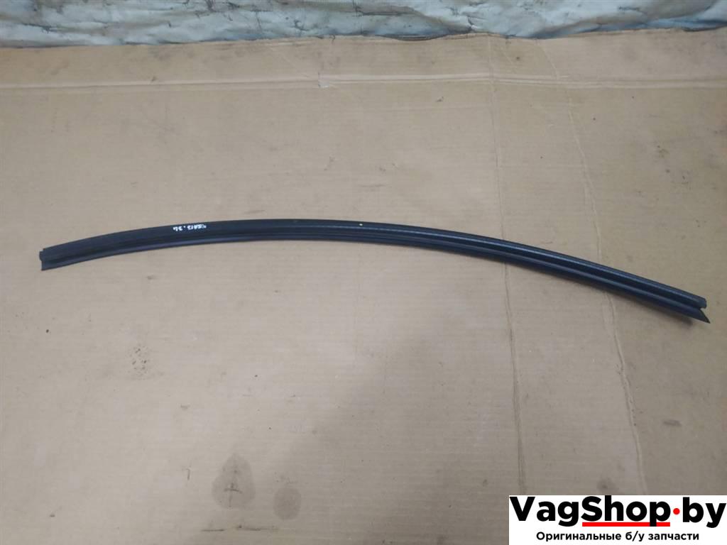 уплотнитель Audi Q7 4L 2007, 3.0 л., TDi, BUG, дизель, АКПП, черный, внедорожник 5 дв., полный привод, 4L0839479 - фото №1