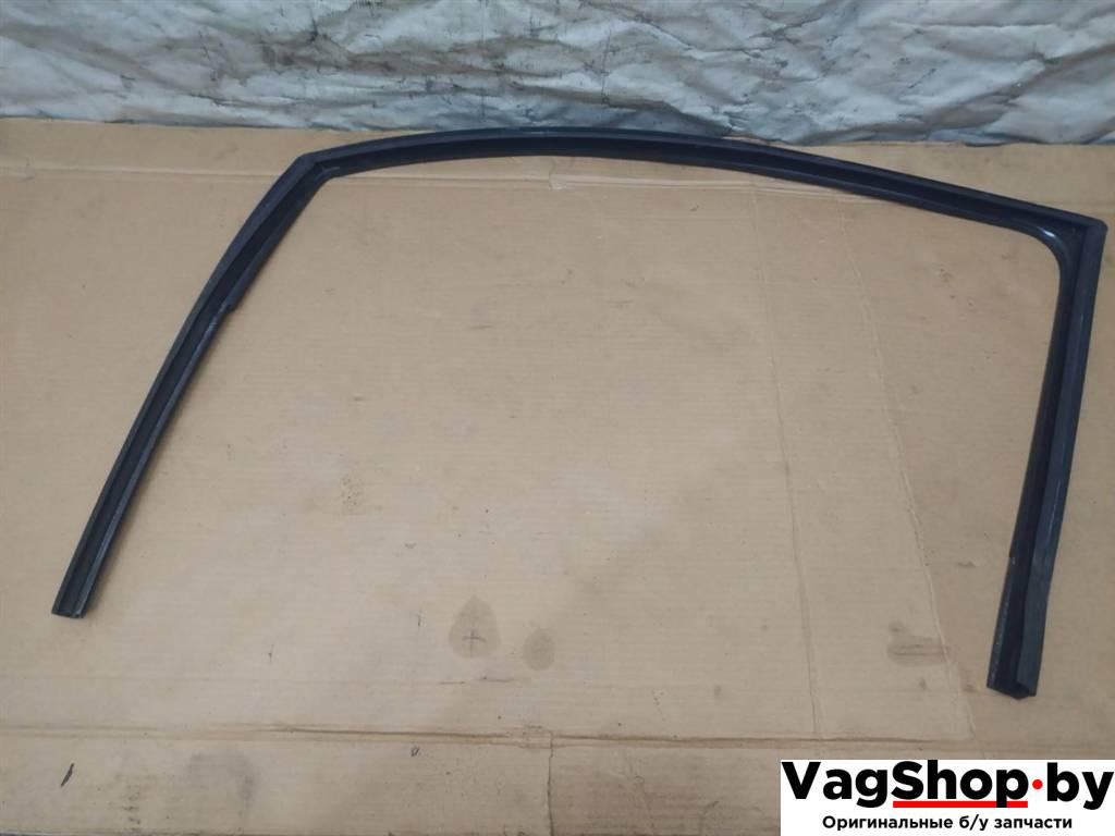 направляющая стекла Audi Q7 4L 2007, 3.0 л., TDi, BUG, дизель, АКПП, черный, внедорожник 5 дв., полный привод, 4L0837439 - фото №1