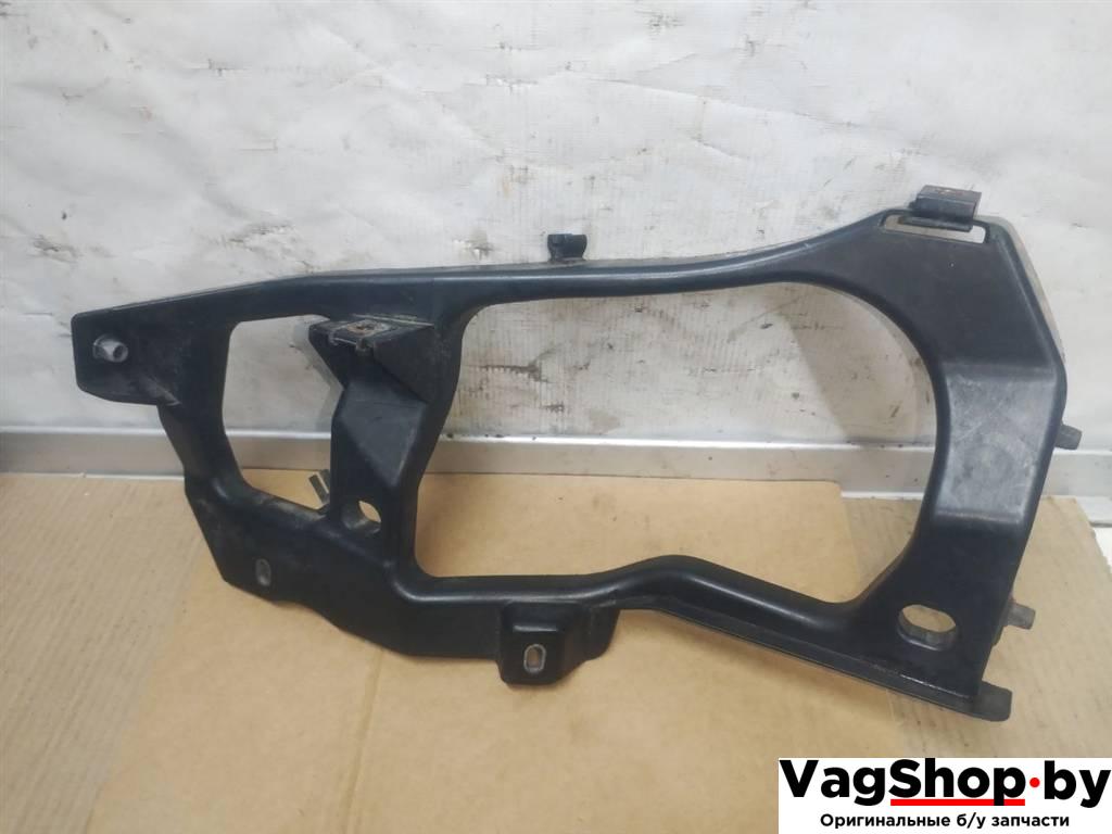 крепление фары левой Volkswagen Touareg 2 поколение 2012, 3.6 л., FSI, CGR, бензин, АКПП, серебро, внедорожник 5 дв., полный привод, 7P6806509 - фото №1