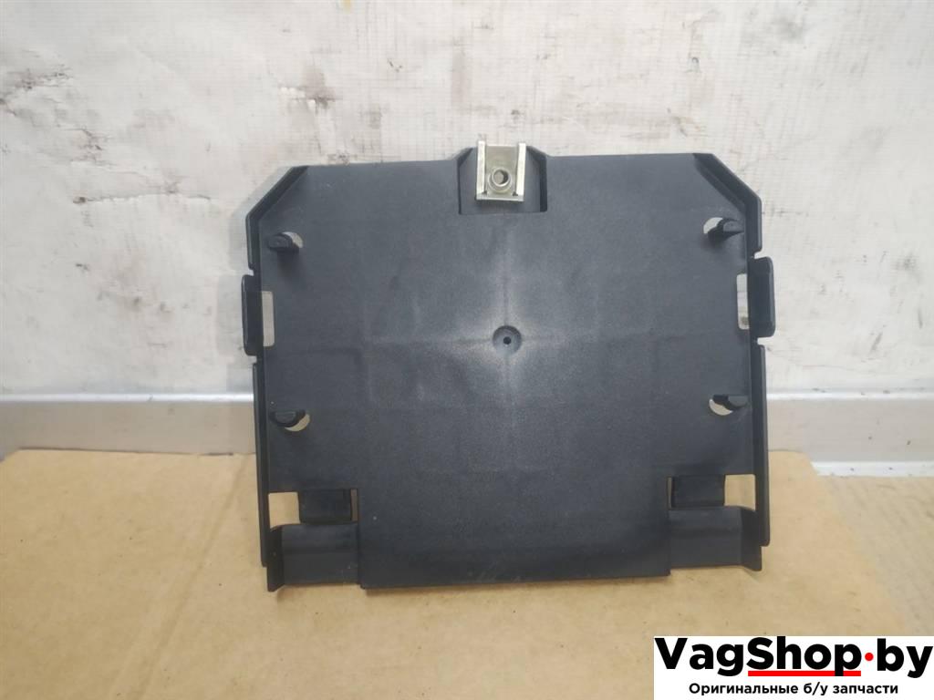 Кронштейн блока управления АКПП Volkswagen Touareg 2 поколение 2012, 3.6 л., FSI, CGR, бензин, АКПП, серебро, внедорожник 5 дв., полный привод, 7P0927815 - фото №1