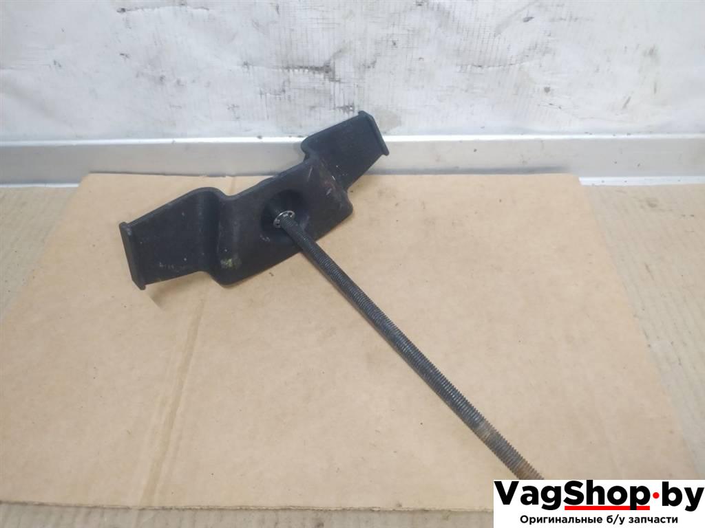 крепление запаски Volkswagen Touareg 2 поколение 2012, 3.6 л., FSI, CGR, бензин, АКПП, серебро, внедорожник 5 дв., полный привод, 7P0601233 - фото №1