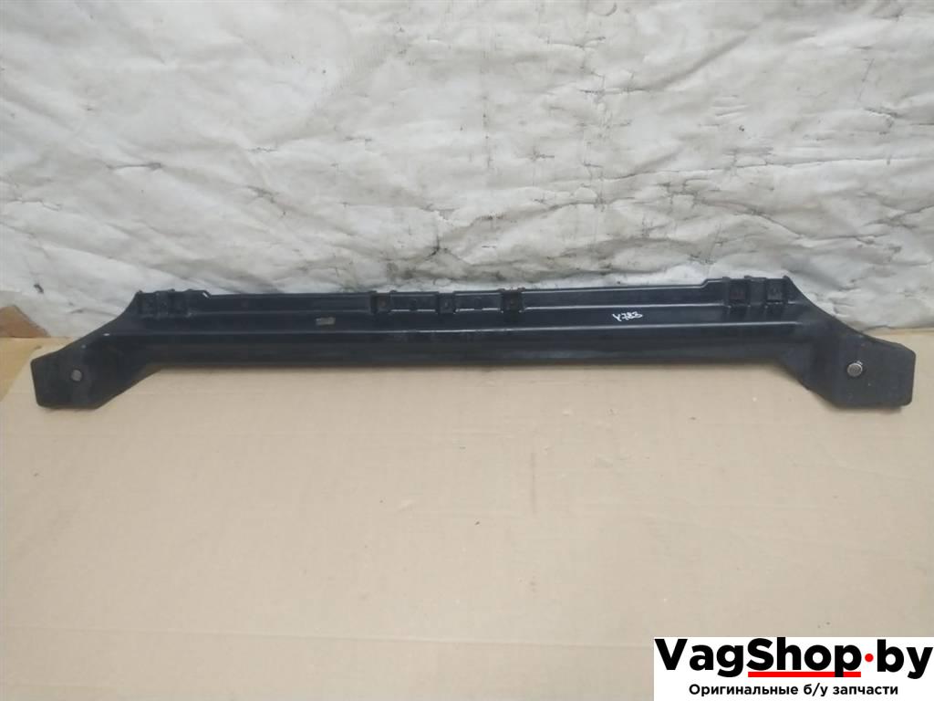 кронштейн радиатора Volkswagen Touareg 2 поколение 2012, 3.6 л., FSI, CGR, бензин, АКПП, серебро, внедорожник 5 дв., полный привод, 7P0805551 - фото №1