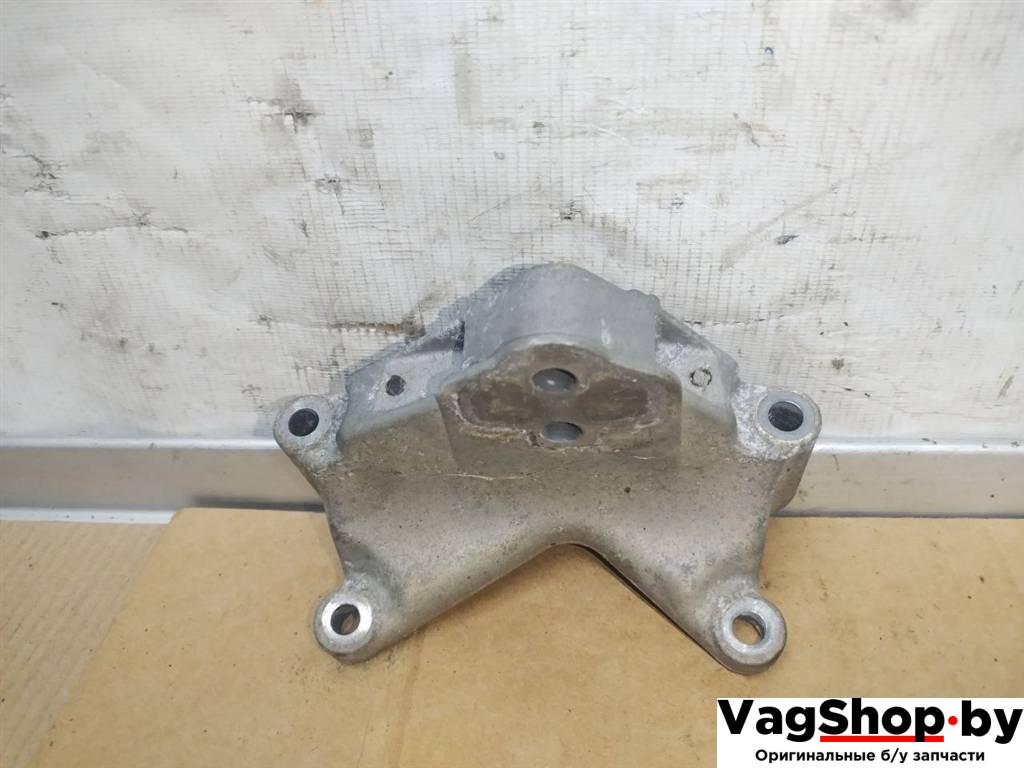 кронштейн КПП Volkswagen Touareg 2 поколение 2012, 3.6 л., FSI, CGR, бензин, АКПП, серебро, внедорожник 5 дв., полный привод, 7L8399649 - фото №1