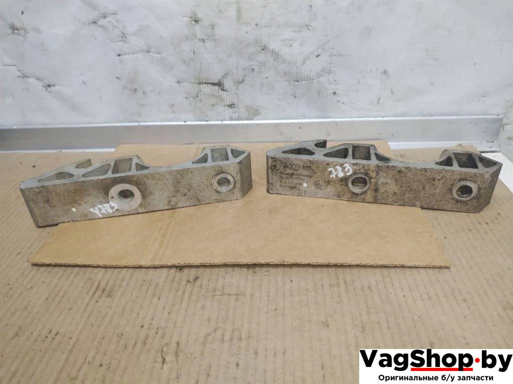 крепление стабилизатора / втулки стабилизатора Volkswagen Touareg 2 поколение 2012, 3.6 л., FSI, CGR, бензин, АКПП, серебро, внедорожник 5 дв., полный привод, 7L0411063B - фото №1