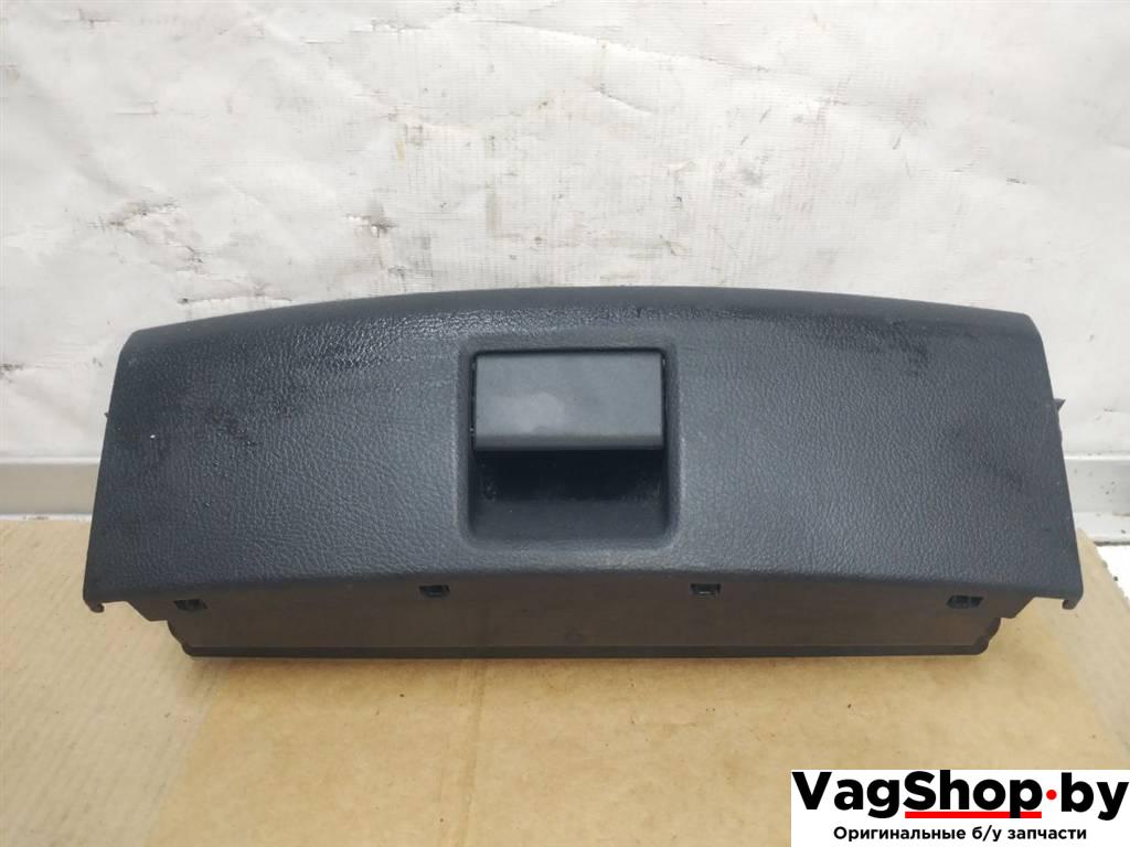 бардачок Volkswagen Touareg 2 поколение 2012, 3.6 л., FSI, CGR, бензин, АКПП, серебро, внедорожник 5 дв., полный привод, 8K0882601D - фото №1