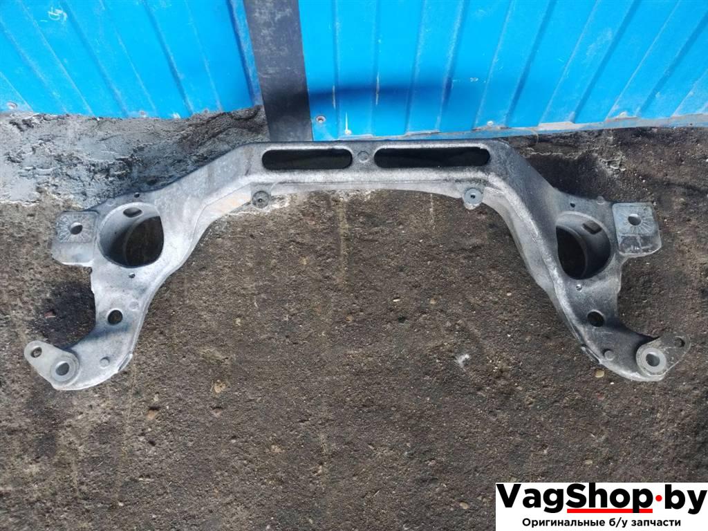 кронштейн двигателя Volkswagen Touareg 2 поколение 2012, 3.6 л., FSI, CGR, бензин, АКПП, серебро, внедорожник 5 дв., полный привод, 7P0199207A - фото №1