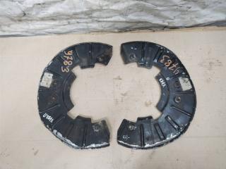 защитный кожух тормозного механизма Volkswagen Touareg 2 поколение 2012, 3.6 л., FSI, CGR, бензин, АКПП, серебро, внедорожник 5 дв., полный привод, 7L0615311B