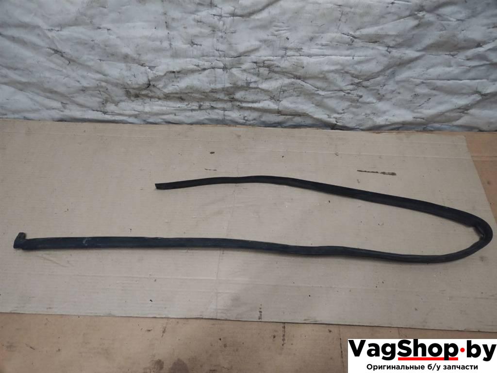 уплотнитель Volkswagen Touareg 2 поколение 2012, 3.6 л., FSI, CGR, бензин, АКПП, серебро, внедорожник 5 дв., полный привод, 7P6837120A - фото №1