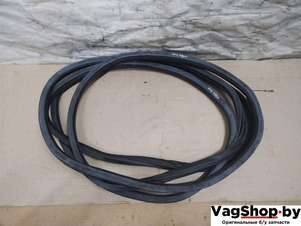 уплотнитель двери Volkswagen Touareg 2 поколение 2012, 3.6 л., FSI, CGR, бензин, АКПП, серебро, внедорожник 5 дв., полный привод, 7P0867367D - фото №1