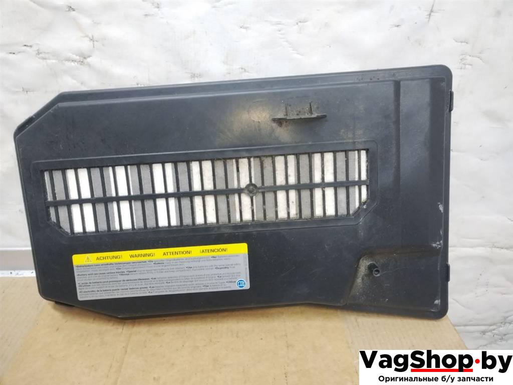 крышка аккумулятора Volkswagen Touareg 2 поколение 2012, 3.6 л., FSI, CGR, бензин, АКПП, серебро, внедорожник 5 дв., полный привод, 7L0864643B - фото №1