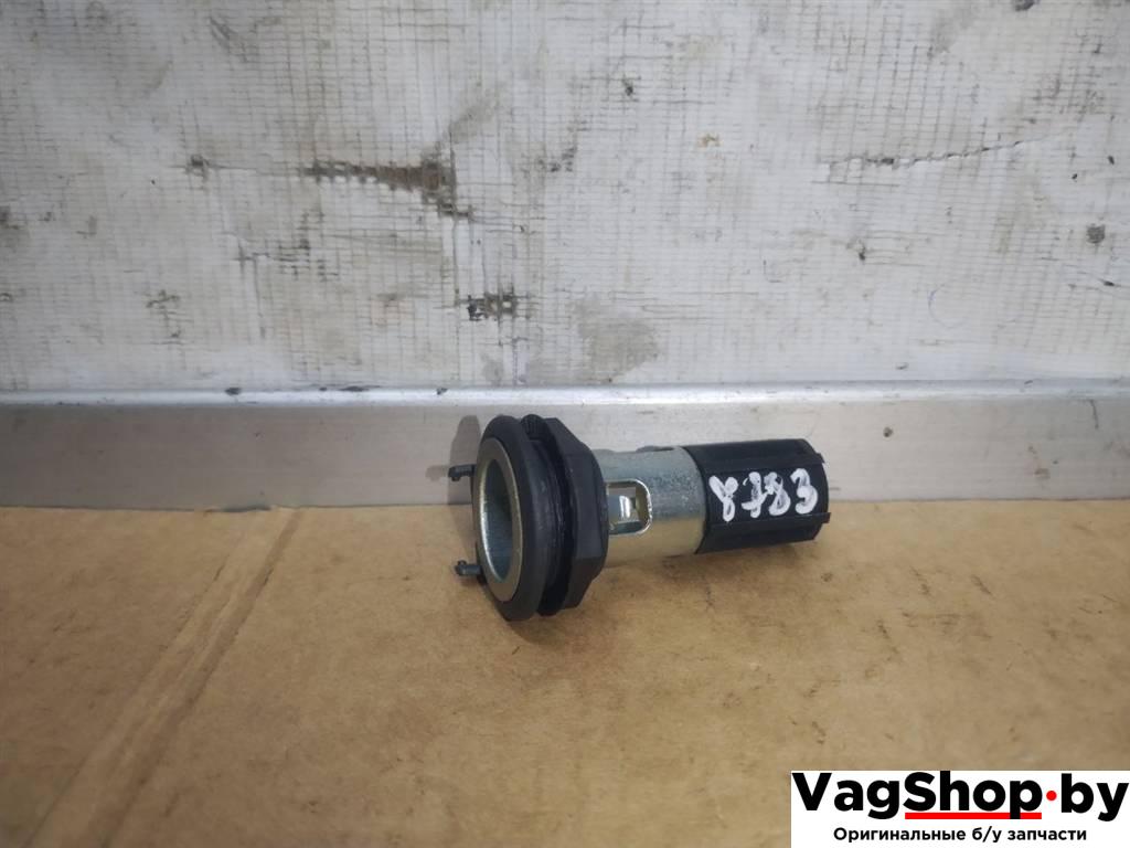 прикуриватель Volkswagen Touareg 2 поколение 2012, 3.6 л., FSI, CGR, бензин, АКПП, серебро, внедорожник 5 дв., полный привод, 1K0919309 - фото №1