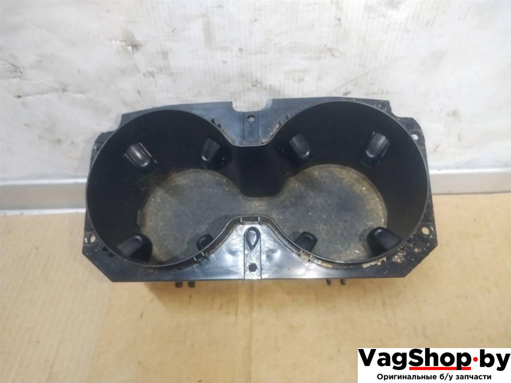 подстаканник Volkswagen Touareg 2 поколение 2012, 3.6 л., FSI, CGR, бензин, АКПП, серебро, внедорожник 5 дв., полный привод, 7P6858602 - фото №1