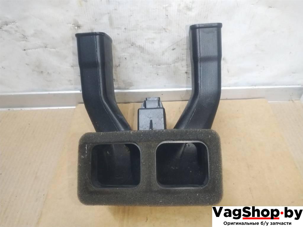 воздуховод Volkswagen Touareg 2 поколение 2012, 3.6 л., FSI, CGR, бензин, АКПП, серебро, внедорожник 5 дв., полный привод, 7P0819870 - фото №1