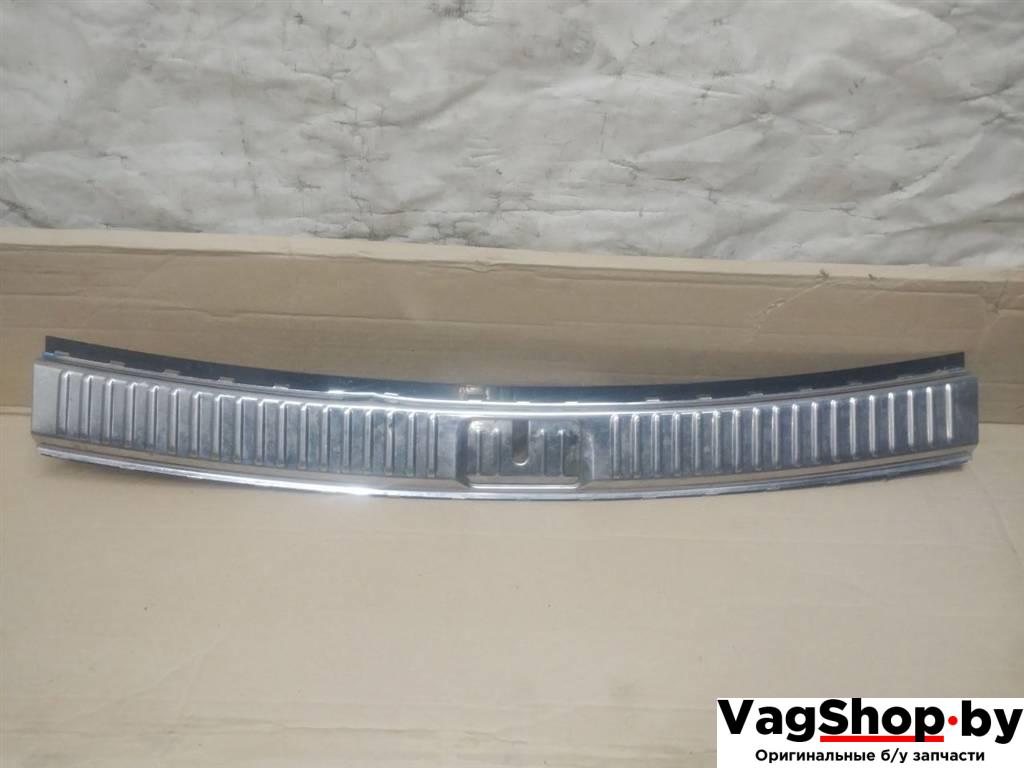 накладка внутренняя на заднюю панель кузова Volkswagen Touareg 2 поколение 2012, 3.6 л., FSI, CGR, бензин, АКПП, серебро, внедорожник 5 дв., полный привод, 7P0863459E - фото №1