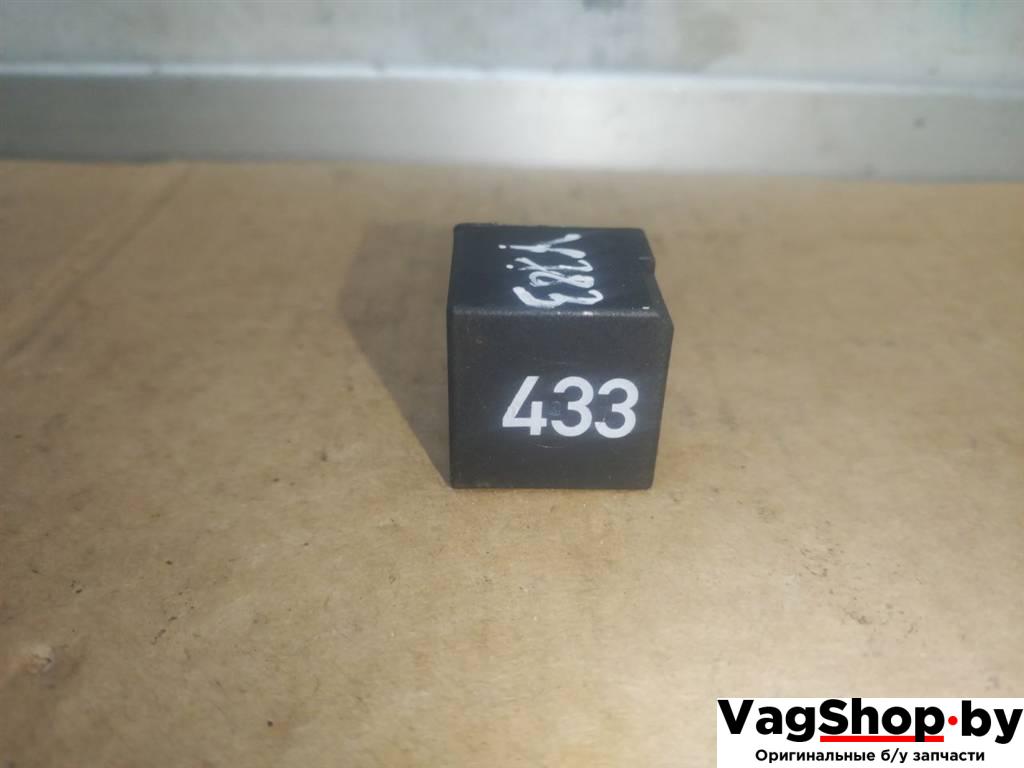 реле (прочие) Volkswagen Touareg 2 поколение 2012, 3.6 л., FSI, CGR, бензин, АКПП, серебро, внедорожник 5 дв., полный привод, 3D0951253A - фото №1