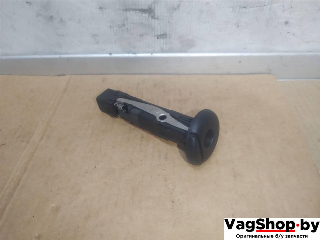 пластик Volkswagen Touareg 2 поколение 2012, 3.6 л., FSI, CGR, бензин, АКПП, серебро, внедорожник 5 дв., полный привод, 1K0881920G - фото №1