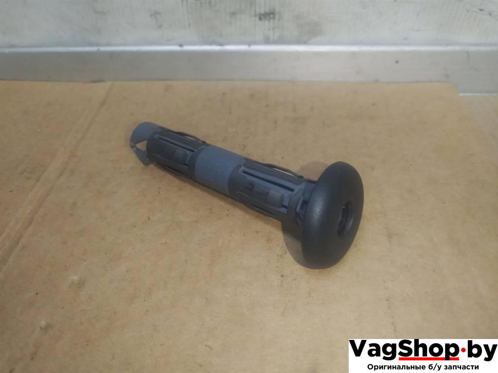 пластик Volkswagen Touareg 2 поколение 2012, 3.6 л., FSI, CGR, бензин, АКПП, серебро, внедорожник 5 дв., полный привод, 1K0881920N - фото №1