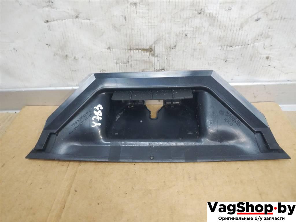 накладка внутренняя на заднюю панель кузова Volkswagen Touareg 2 поколение 2012, 3.6 л., FSI, CGR, бензин, АКПП, серебро, внедорожник 5 дв., полный привод, 7P6827520C - фото №1