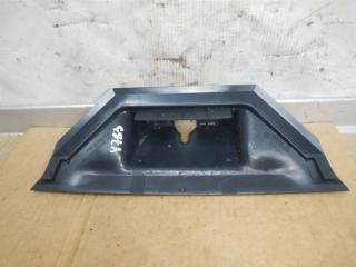 накладка внутренняя на заднюю панель кузова Volkswagen Touareg 2 поколение 2012, 3.6 л., FSI, CGR, бензин, АКПП, серебро, внедорожник 5 дв., полный привод, 7P6827520C