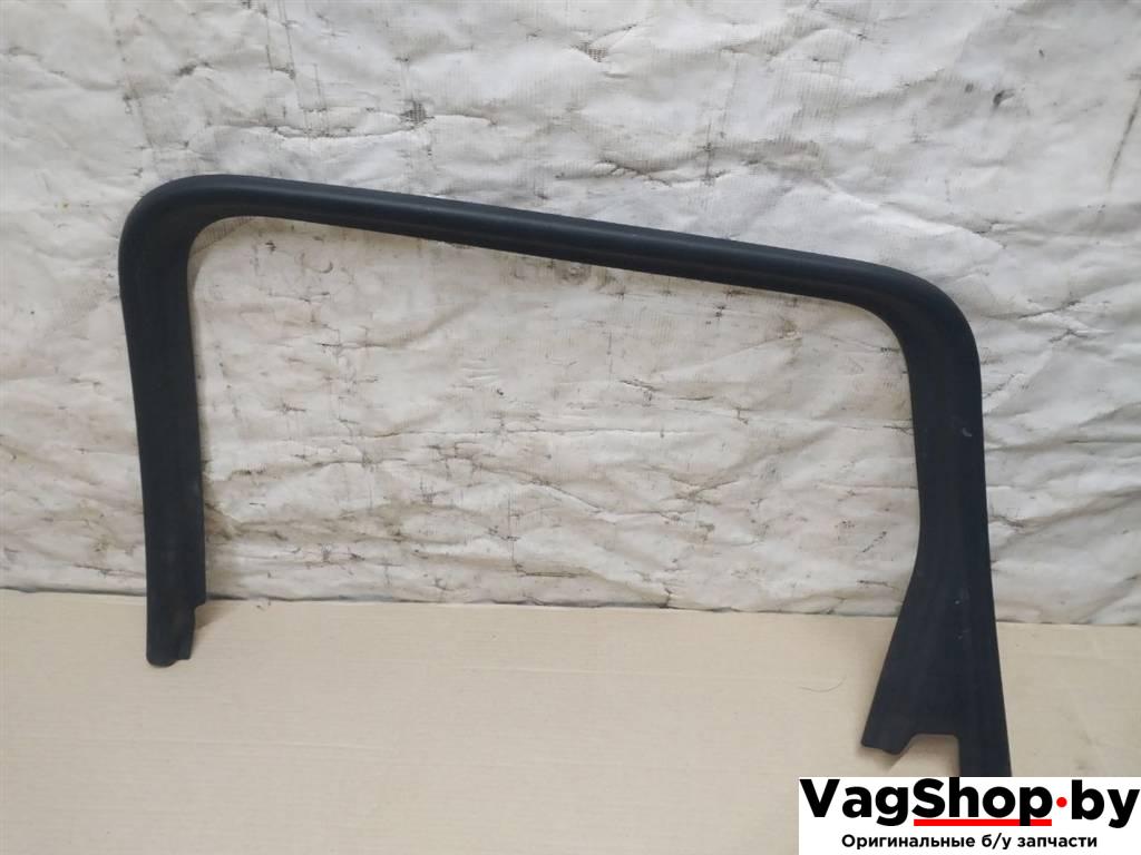 накладка двери (крышки) багажника Volkswagen Touareg 2 поколение 2012, 3.6 л., FSI, CGR, бензин, АКПП, серебро, внедорожник 5 дв., полный привод, 7P0867686, 7P6867686 - фото №1