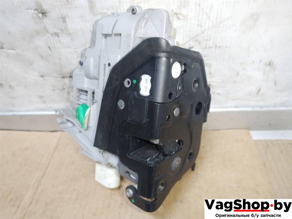 замок двери передней правой Volkswagen Touareg 2 поколение 2012, 3.6 л., FSI, CGR, бензин, АКПП, серебро, внедорожник 5 дв., полный привод, 8J1837016B - фото №1