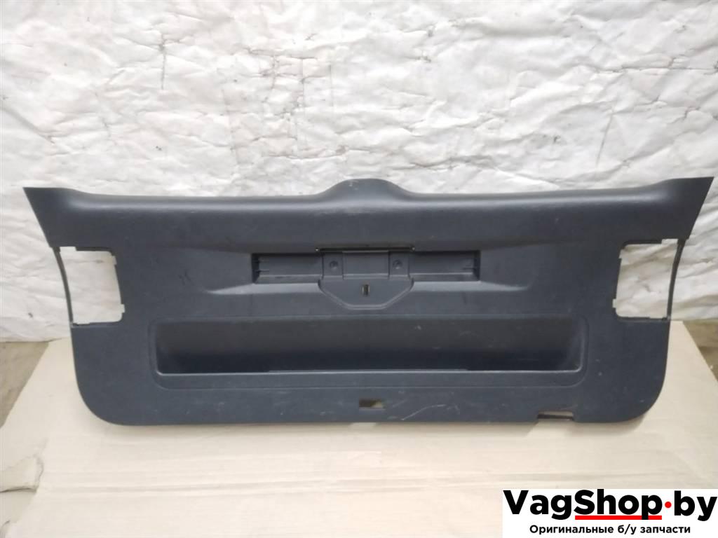 обшивка крышки багажника Volkswagen Touareg 2 поколение 2012, 3.6 л., FSI, CGR, бензин, АКПП, серебро, внедорожник 5 дв., полный привод, 7P6867601B82V - фото №1