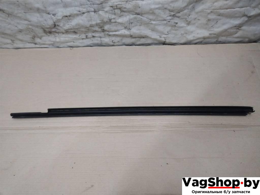 уплотнитель двери Volkswagen Touareg 2 поколение 2012, 3.6 л., FSI, CGR, бензин, АКПП, серебро, внедорожник 5 дв., полный привод, 7P0837472C - фото №1