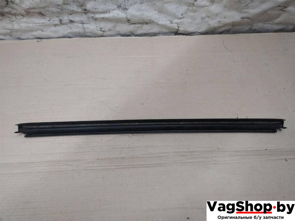 уплотнитель двери Volkswagen Touareg 2 поколение 2012, 3.6 л., FSI, CGR, бензин, АКПП, серебро, внедорожник 5 дв., полный привод, 7P0839471C - фото №1