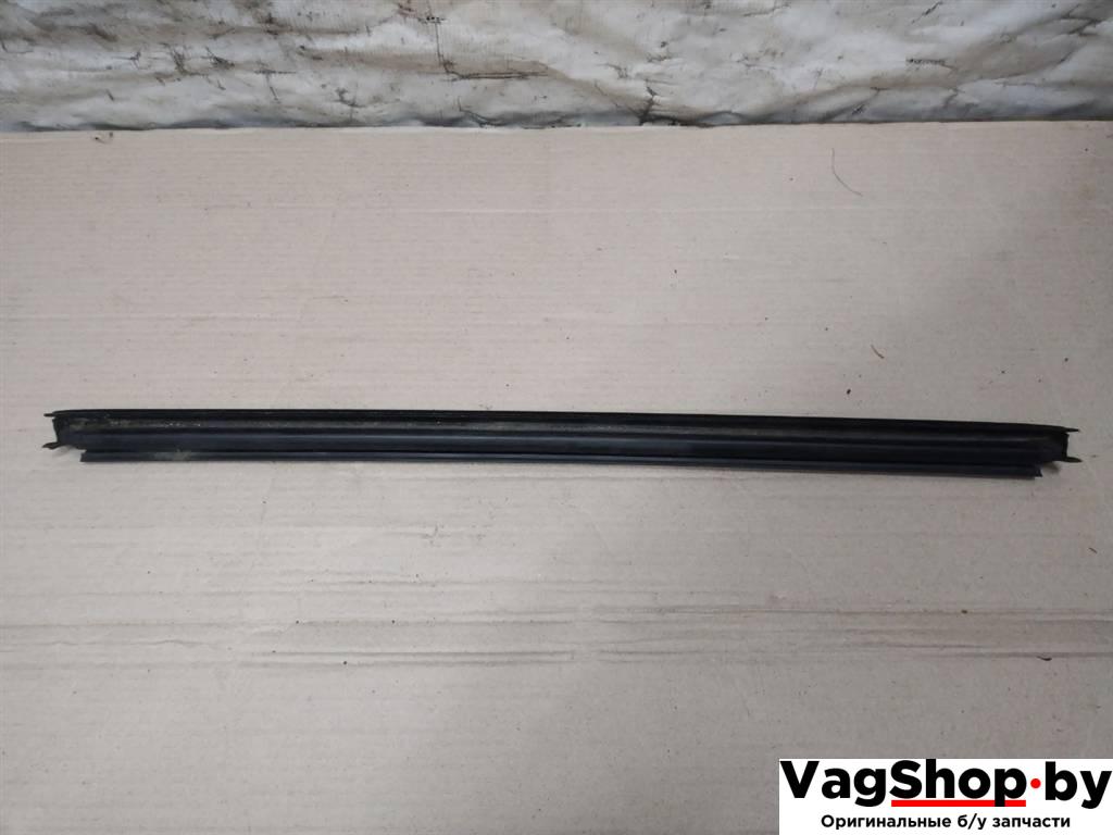 уплотнитель двери Volkswagen Touareg 2 поколение 2012, 3.6 л., FSI, CGR, бензин, АКПП, серебро, внедорожник 5 дв., полный привод, 7P0839472C - фото №1