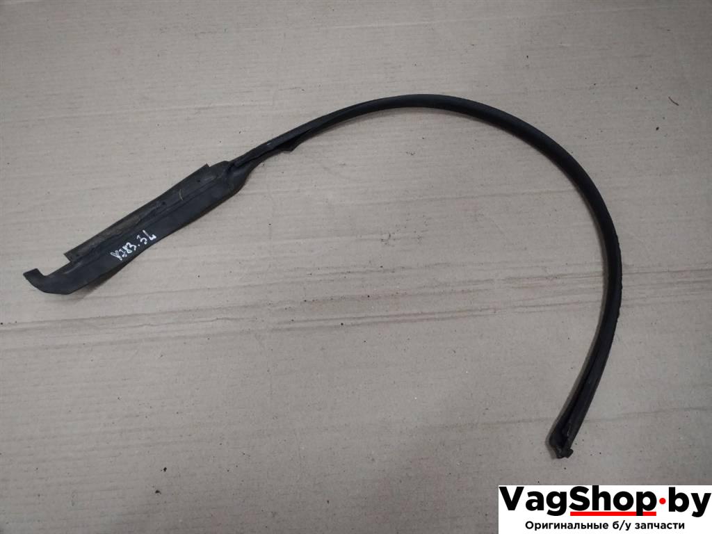 уплотнитель двери Volkswagen Touareg 2 поколение 2012, 3.6 л., FSI, CGR, бензин, АКПП, серебро, внедорожник 5 дв., полный привод, 7P6839717A - фото №1