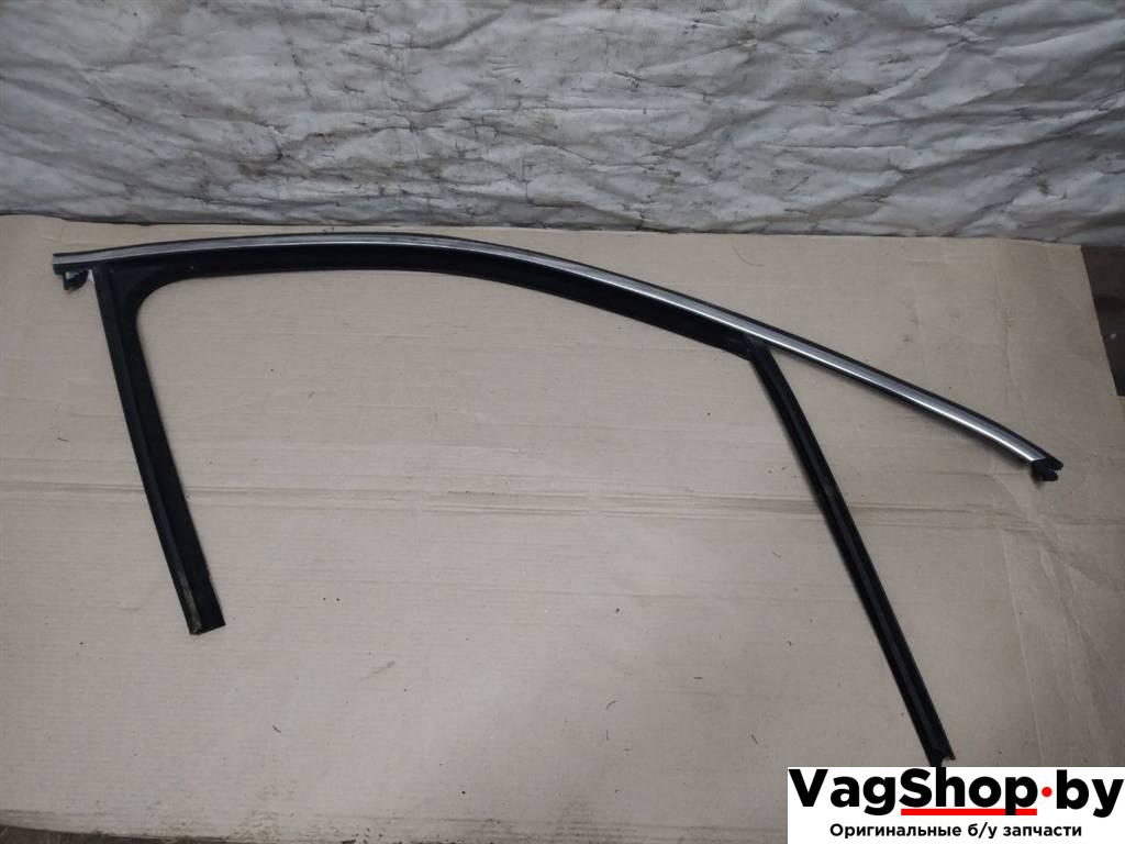 направляющая стекла Volkswagen Touareg 2 поколение 2012, 3.6 л., FSI, CGR, бензин, АКПП, серебро, внедорожник 5 дв., полный привод, 7P0837432H - фото №1