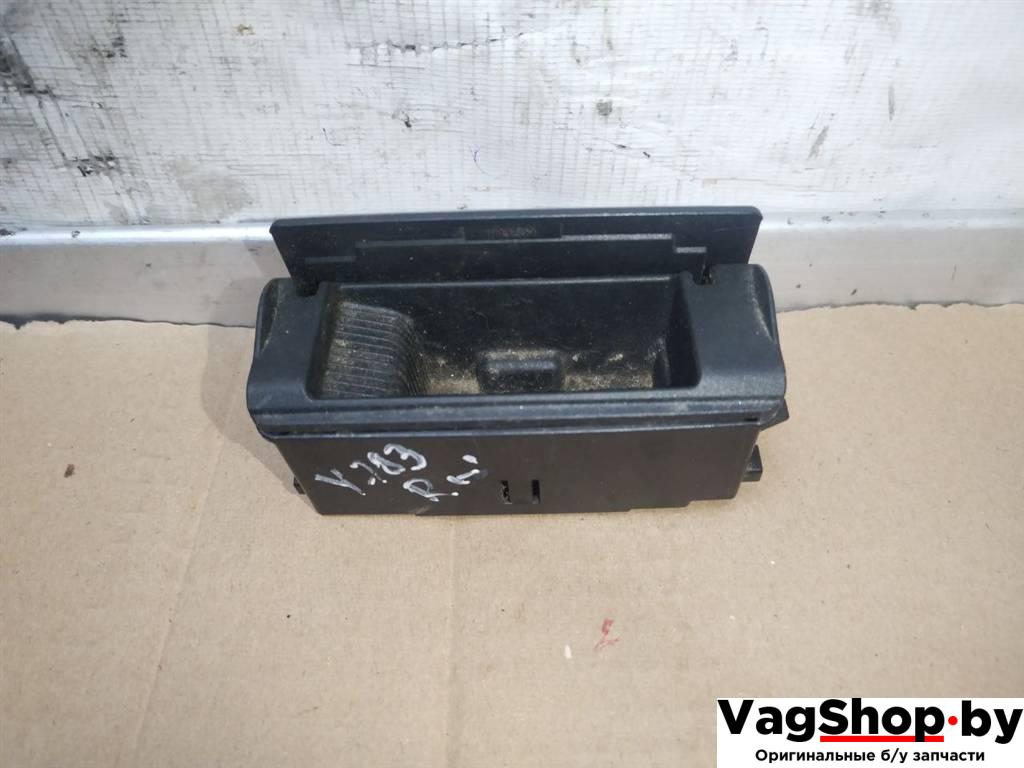 пепельница Volkswagen Touareg 2 поколение 2012, 3.6 л., FSI, CGR, бензин, АКПП, серебро, внедорожник 5 дв., полный привод, 4G8857406A - фото №1