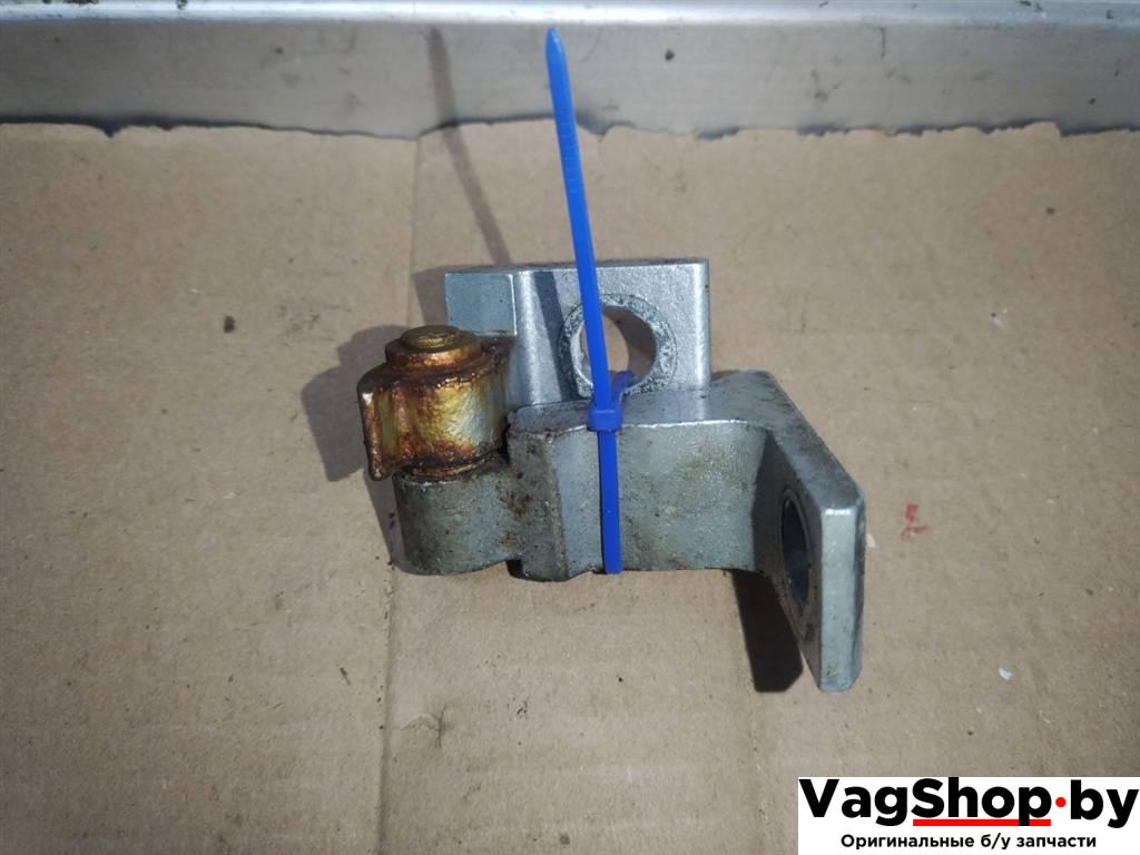 петля двери Volkswagen Touareg 2 поколение 2012, 3.6 л., FSI, CGR, бензин, АКПП, серебро, внедорожник 5 дв., полный привод, 8K0831402A - фото №1