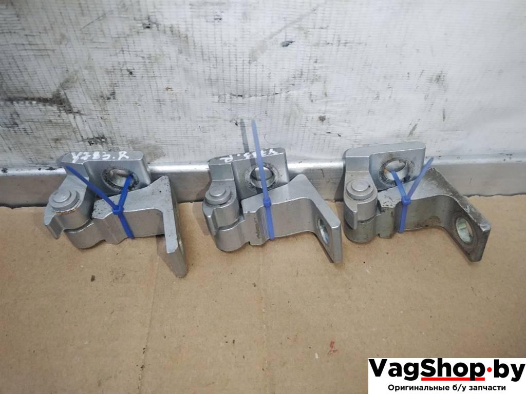 петля двери Volkswagen Touareg 2 поколение 2012, 3.6 л., FSI, CGR, бензин, АКПП, серебро, внедорожник 5 дв., полный привод, 8K0831402A - фото №1