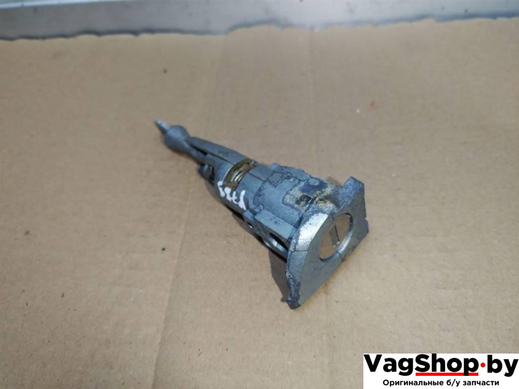 личинка дверного замка Volkswagen Touareg 2 поколение 2012, 3.6 л., FSI, CGR, бензин, АКПП, серебро, внедорожник 5 дв., полный привод, 7P6837167 - фото №1