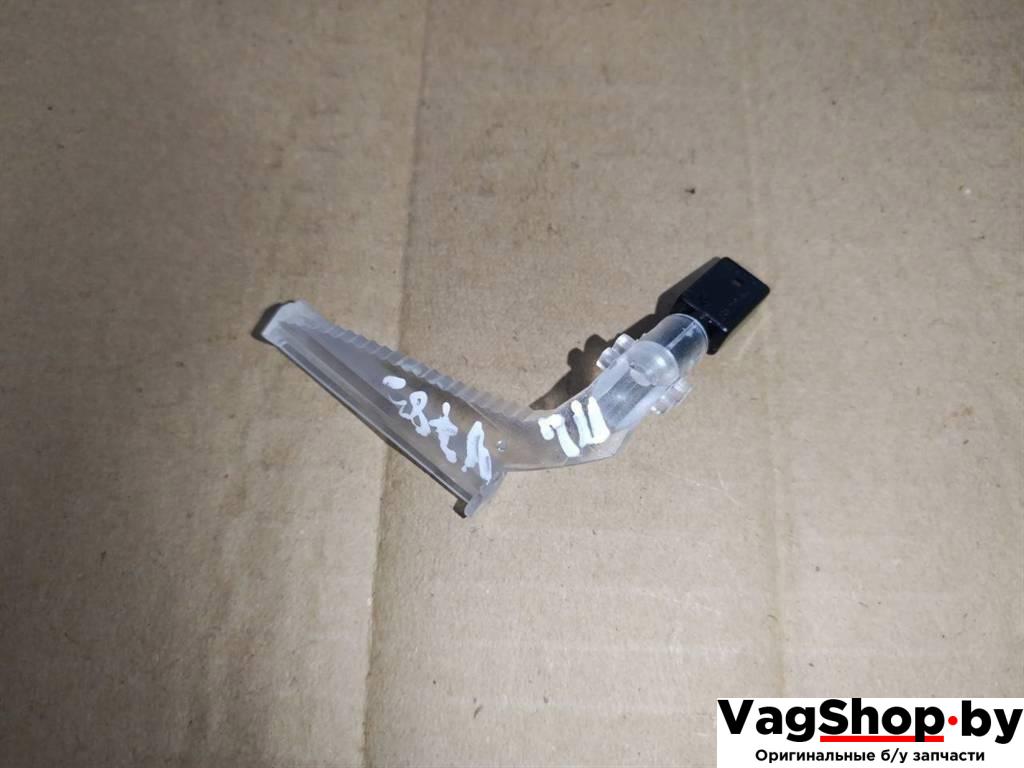 фонарь салона (плафон) Volkswagen Touareg 2 поколение 2012, 3.6 л., FSI, CGR, бензин, АКПП, серебро, внедорожник 5 дв., полный привод, 4B0919063A - фото №1