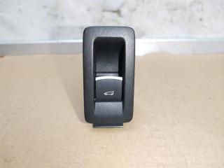 кнопка открытия багажника Volkswagen Touareg 2 поколение 2012, 3.6 л., FSI, CGR, бензин, АКПП, серебро, внедорожник 5 дв., полный привод, 7P6959551