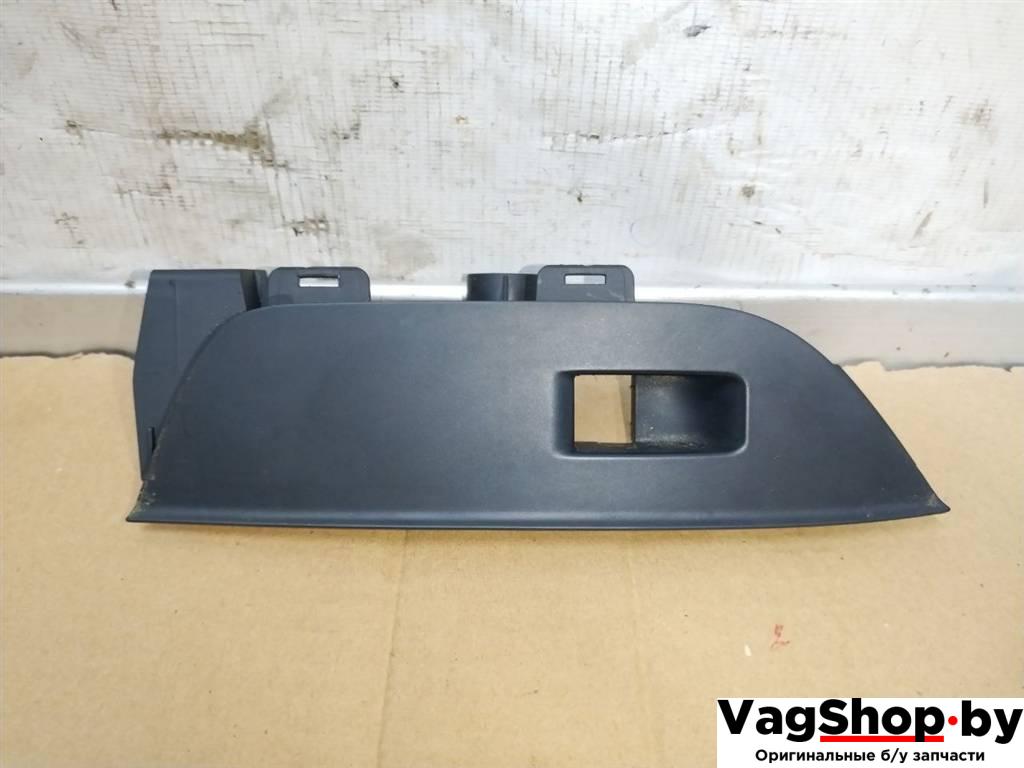 молдинг двери передней правой Volkswagen Touareg 2 поколение 2012, 3.6 л., FSI, CGR, бензин, АКПП, серебро, внедорожник 5 дв., полный привод, 7P1857858 - фото №1