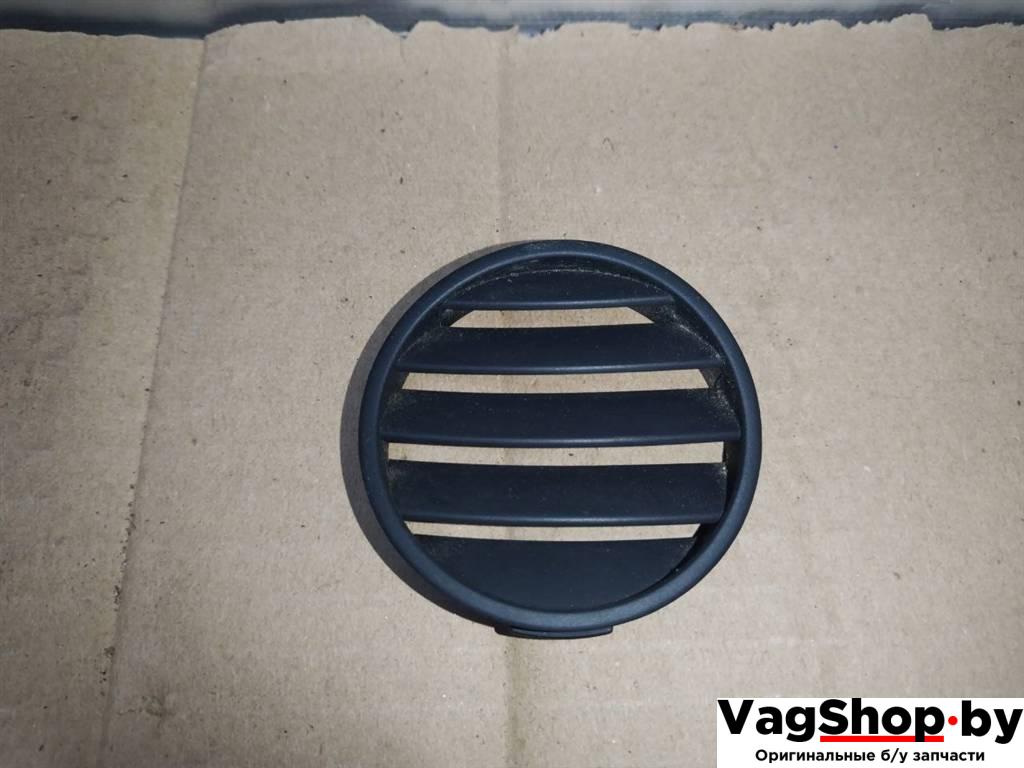 дефлектор обдува салона Volkswagen Touareg 2 поколение 2012, 3.6 л., FSI, CGR, бензин, АКПП, серебро, внедорожник 5 дв., полный привод, 7P6819705 - фото №1