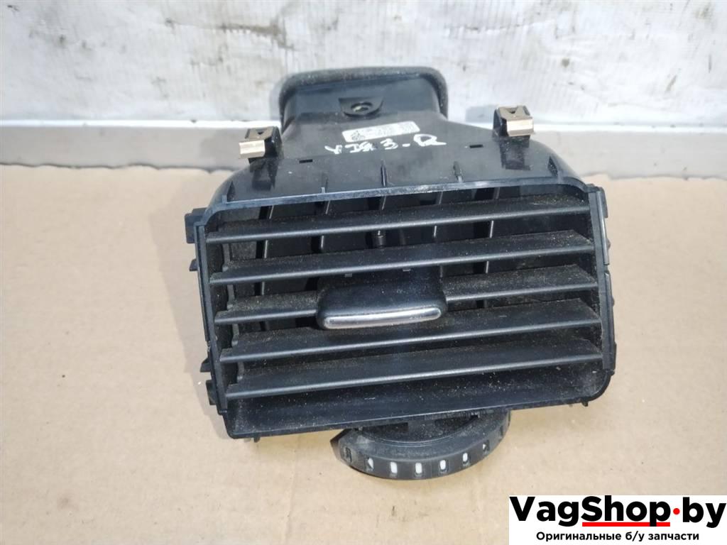 дефлектор обдува салона Volkswagen Touareg 2 поколение 2012, 3.6 л., FSI, CGR, бензин, АКПП, серебро, внедорожник 5 дв., полный привод, 7P1819704A - фото №1