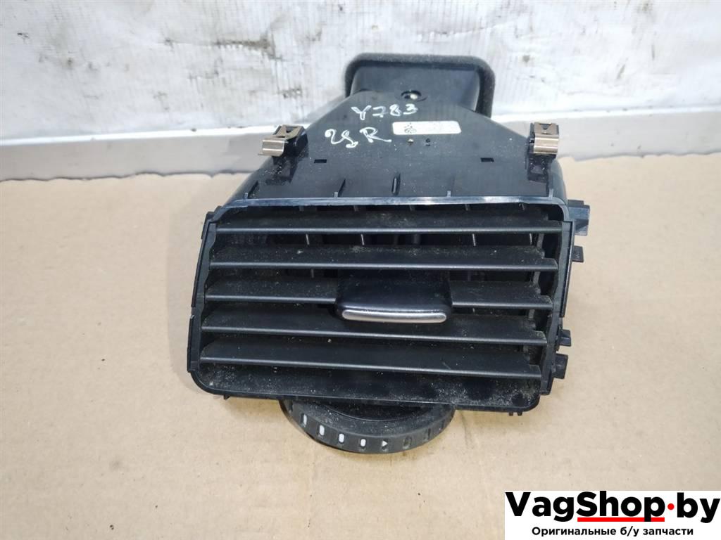 дефлектор обдува салона Volkswagen Touareg 2 поколение 2012, 3.6 л., FSI, CGR, бензин, АКПП, серебро, внедорожник 5 дв., полный привод, 7P1819727A - фото №1