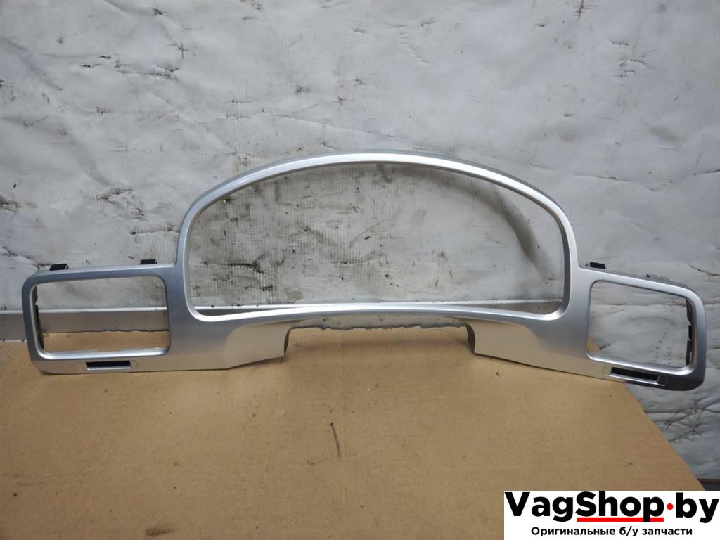 накладка на торпедо (консоль) Volkswagen Touareg 2 поколение 2012, 3.6 л., FSI, CGR, бензин, АКПП, серебро, внедорожник 5 дв., полный привод, 7P1857221, 7P1857189B0UM - фото №1