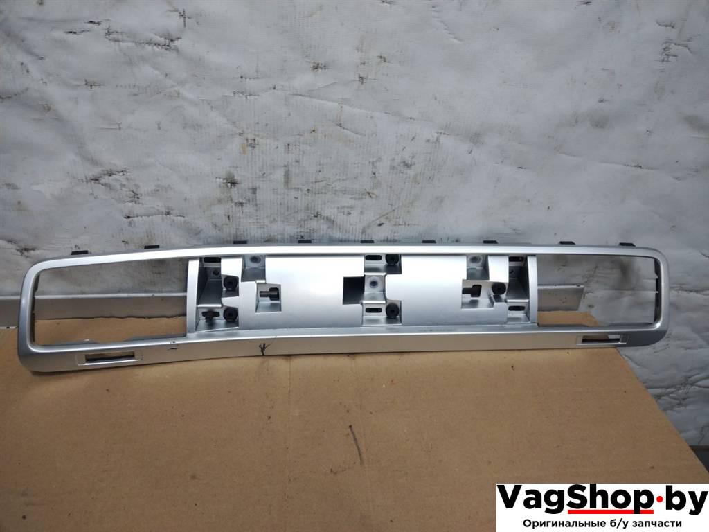 накладка на торпедо (консоль) Volkswagen Touareg 2 поколение 2012, 3.6 л., FSI, CGR, бензин, АКПП, серебро, внедорожник 5 дв., полный привод, 7P1857226, 7P1857190B0UM - фото №1