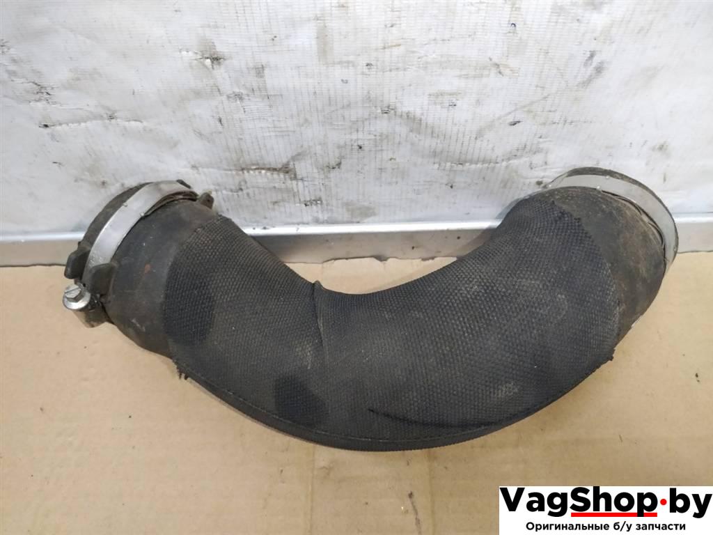 патрубок интеркулера Audi Q5 8R 2011, 3.0 л., TDi, CCW, дизель, АКПП, серый, внедорожник 5 дв., полный привод, 8R0145737L - фото №1