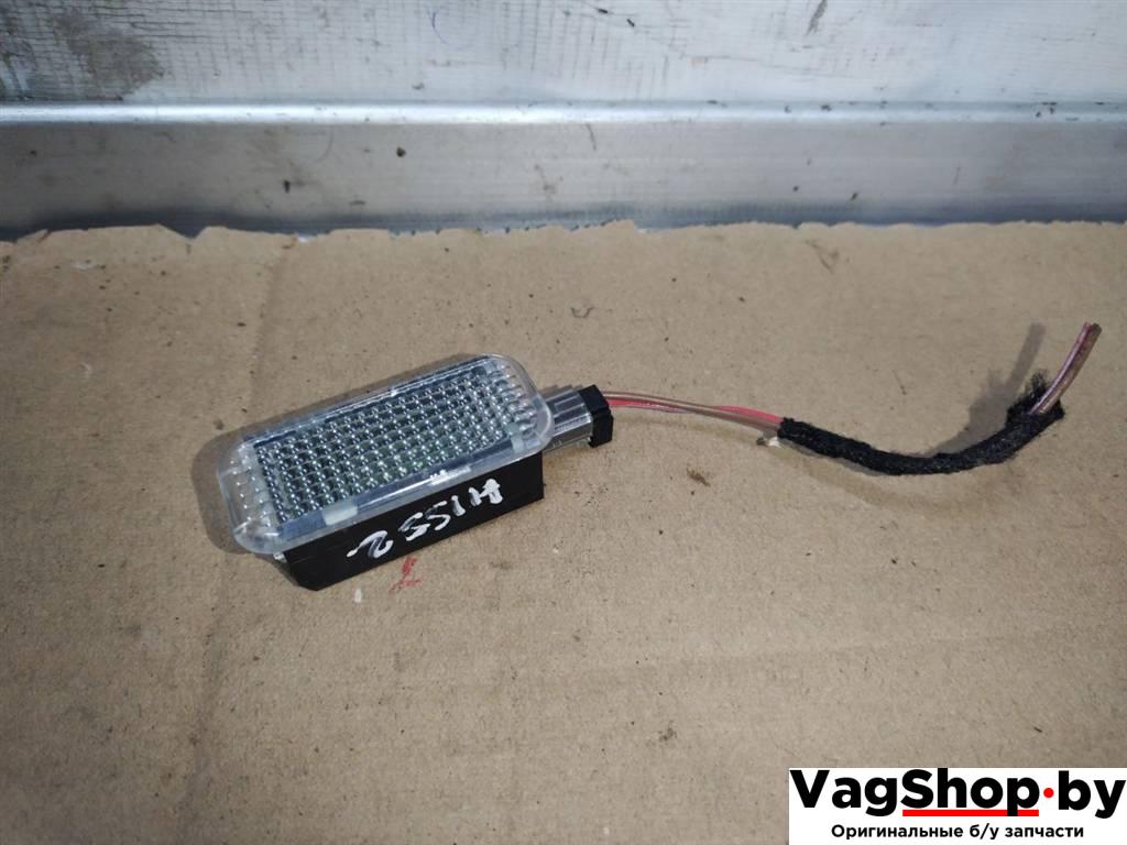 фонарь салона (плафон) Audi Q5 8R 2011, 3.0 л., TDi, CCW, дизель, АКПП, серый, внедорожник 5 дв., полный привод, 4E0947415 - фото №1